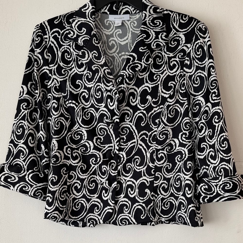 Dress Barn Elegant Black and White Swirl Patterned Blazer. Size Medium